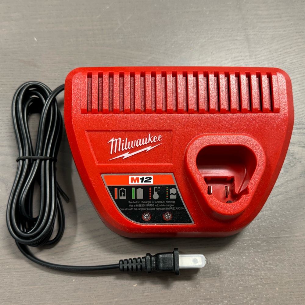Milwaukee M12 Charger